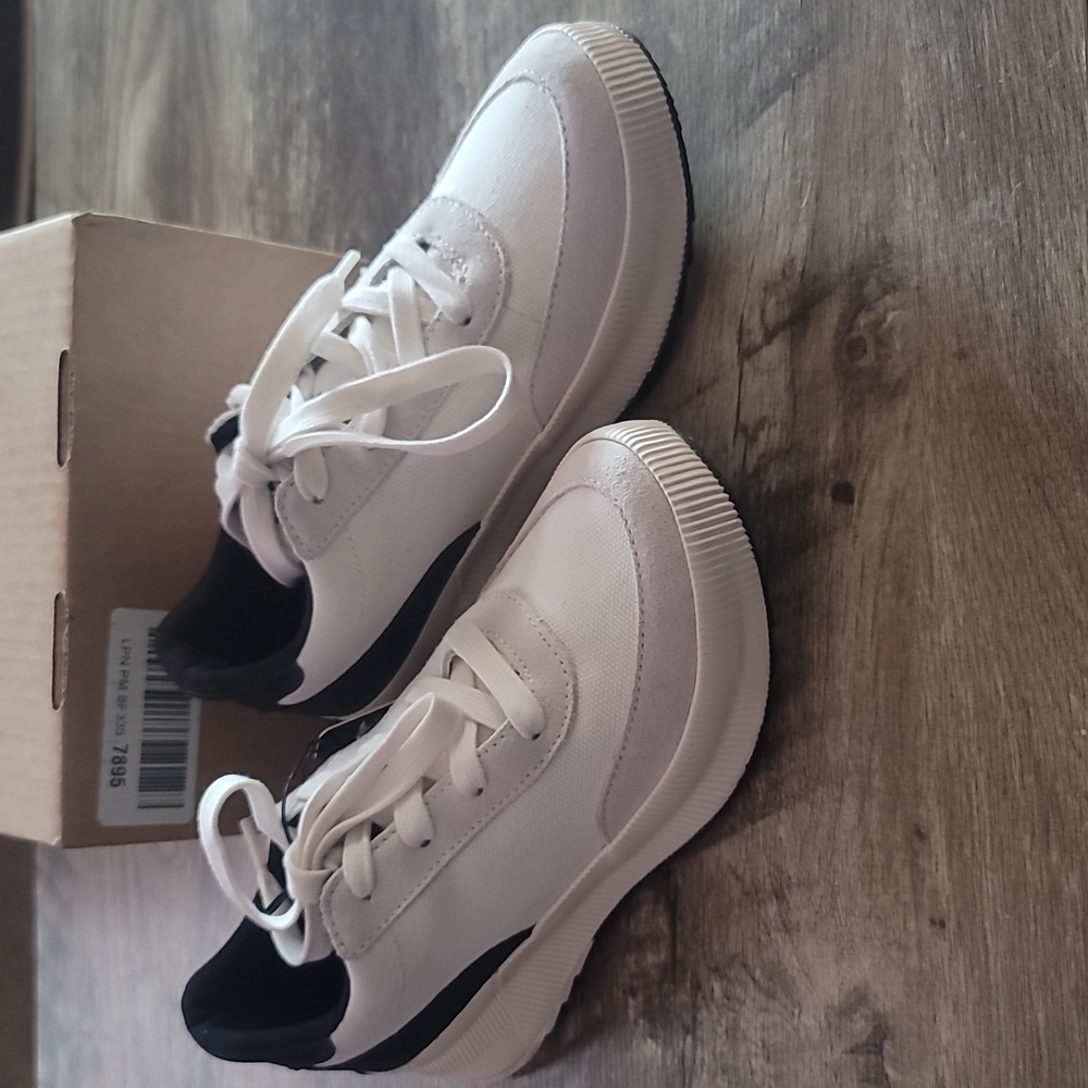 New Sorel Out N About III City Sneaker, size 8, Sea Salt and black